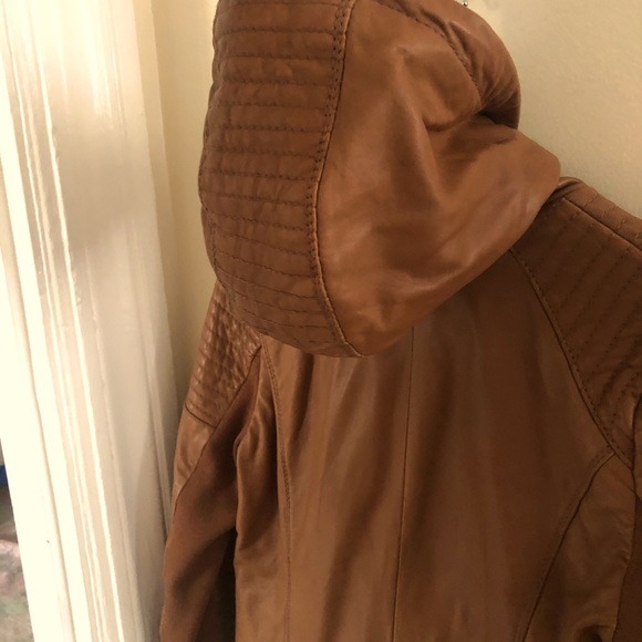 Michael Kors Tan Leather Jacket. - Picture 4 of 7